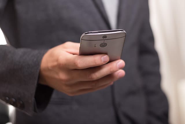 10 astuces pour trouver des informations de contact rapidement