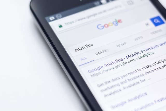 Comment utiliser des outils en ligne pour trouver des contacts