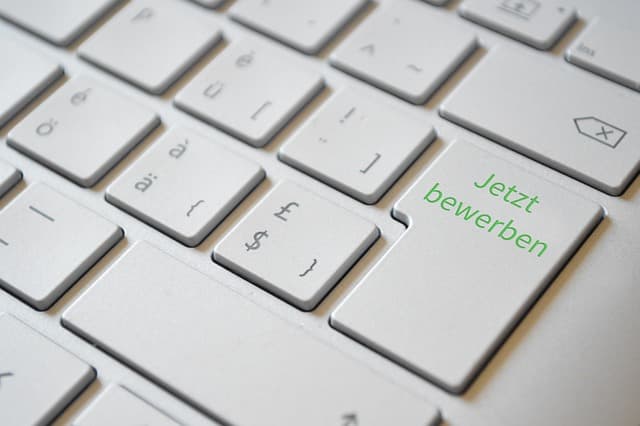 Comment utiliser les annuaires en ligne pour trouver des contacts